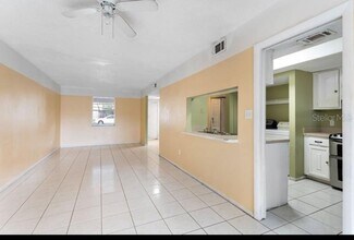 5169 Tennis Ct Cir in Tampa, FL - Building Photo - Building Photo