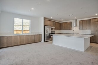 2064 Baker Ct in Woodland, CA - Foto de edificio - Building Photo