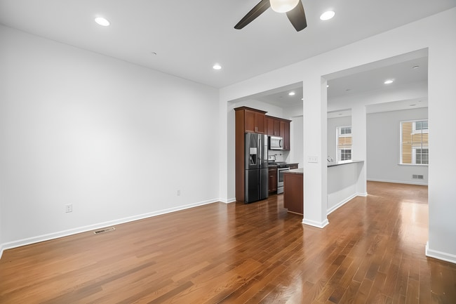 205 Roosevelt Dr, Unit 205 in Wood Ridge, NJ - Foto de edificio - Building Photo