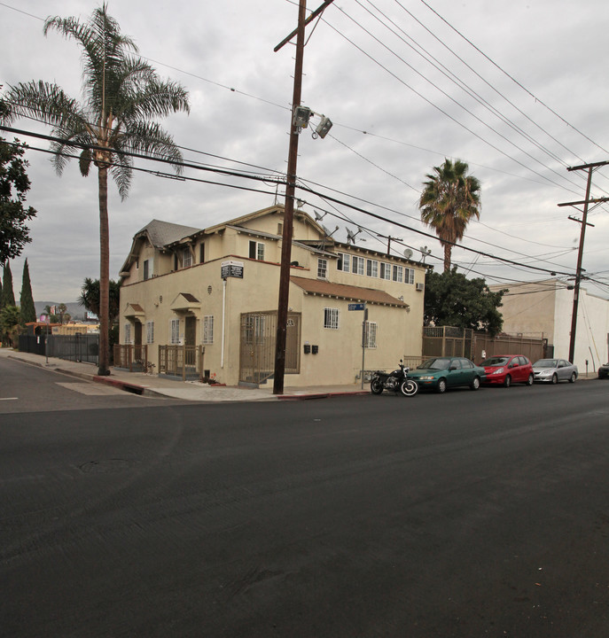 6815 Lexington Ave in Los Angeles, CA - Building Photo