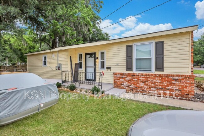 2010 Vermont Ave in Savannah, GA - Foto de edificio - Building Photo