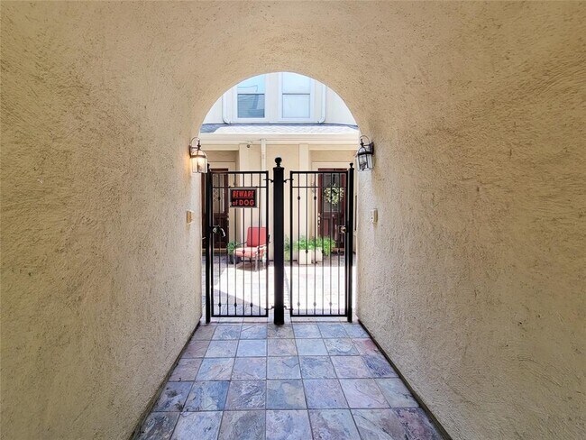 1908 Elmen St in Houston, TX - Foto de edificio - Building Photo