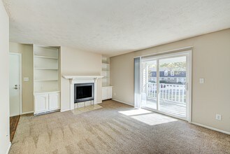 Castleton Manor Apartments in Indianapolis, IN - Foto de edificio - Building Photo