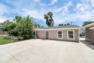 6735 Alpine Dr in Houston, TX - Building Photo - Building Photo