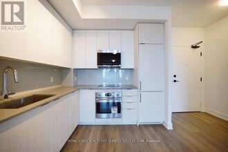 2481-2481 Taunton Rd in Oakville, ON - Building Photo - Building Photo