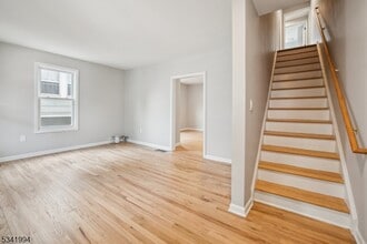 21 Hillside Ave in Chatham, NJ - Building Photo - Building Photo