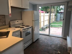 223 W Barnard St, Unit Apt B in West Chester, PA - Building Photo - Building Photo