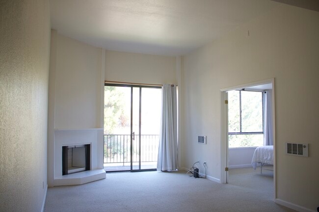 514 Seaver Dr, Unit 514 in Mill Valley, CA - Building Photo - Building Photo