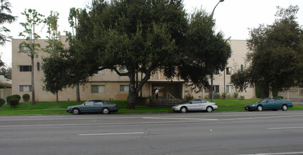 Orange Grove Towers in Pasadena, CA - Building Photo - Building Photo