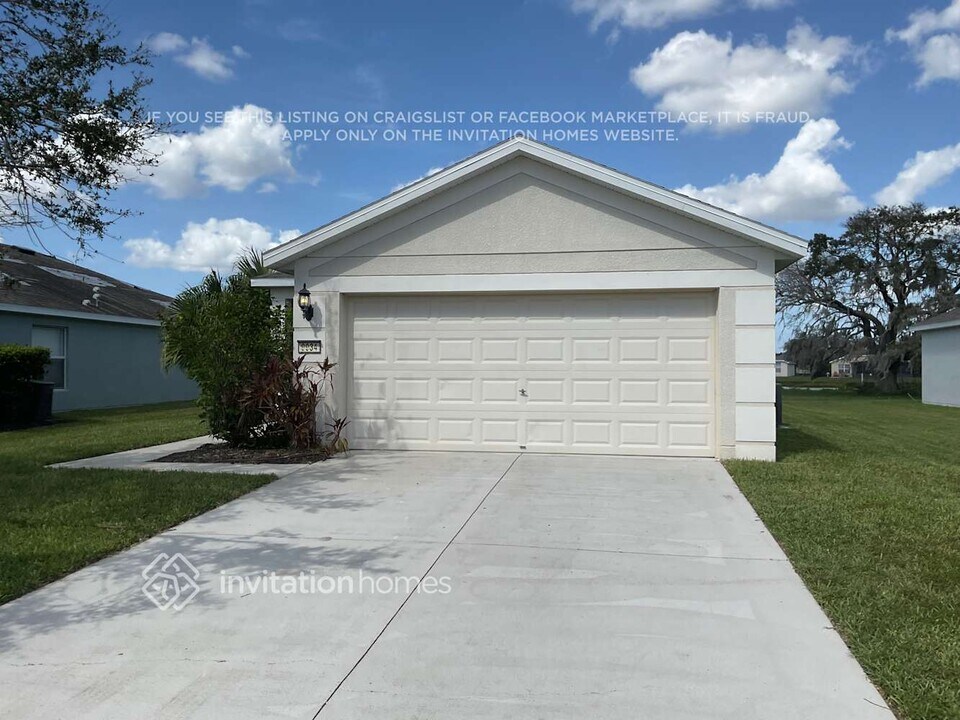 9934 52nd St E in Parrish, FL - Foto de edificio