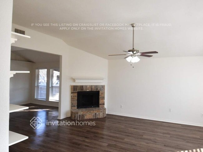 8100 Rambler Rose St in Fort Worth, TX - Foto de edificio - Building Photo