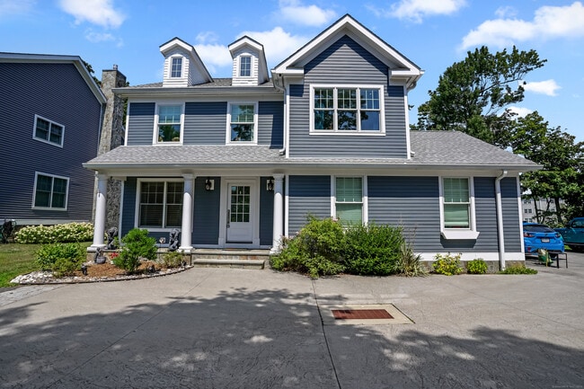 328 Brewster St in Bridgeport, CT - Building Photo - Building Photo