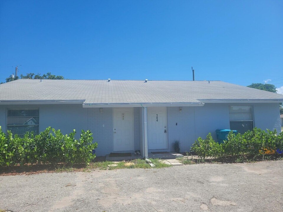 104 SE 11th Ave in Boynton Beach, FL - Building Photo