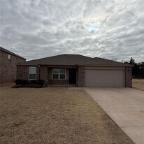 2044 Autumn Way in Mustang, OK - Building Photo