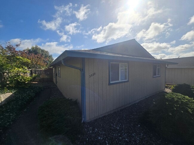3539 Dakota St in Eureka, CA - Foto de edificio - Building Photo