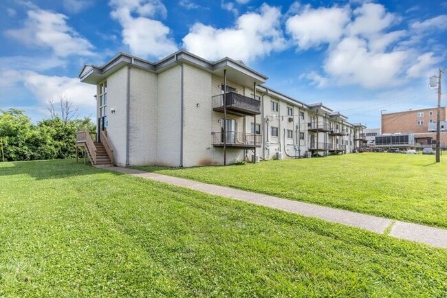 550 B E Bledsoe St in Gallatin, TN - Building Photo - Building Photo