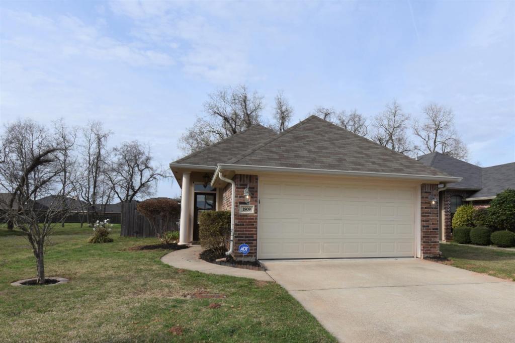 1909 Gen Jackson Pl in Bossier City, LA - Building Photo