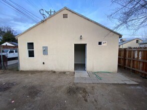 2706 Truxtun Ave in Bakersfield, CA - Building Photo - Building Photo