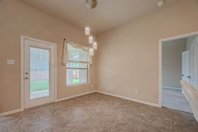 2431 Garden Falls Dr in Conroe, TX - Building Photo - Building Photo