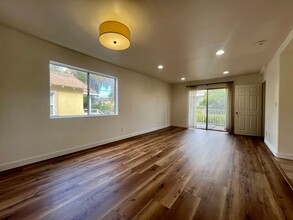 2519 S Denison Ave in Los Angeles, CA - Foto de edificio - Building Photo