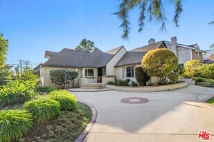 1050 Centinela Ave in Santa Monica, CA - Building Photo