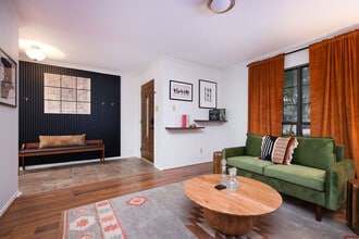 13603 Oak Cabin in San Antonio, TX - Building Photo - Building Photo