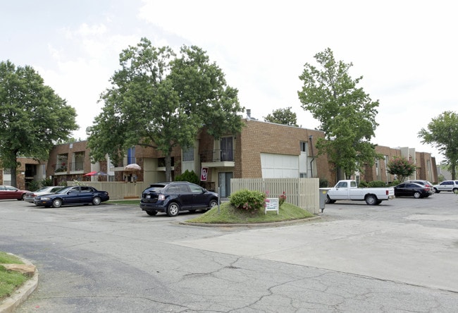 Willow Creek Condominiums in Tulsa, OK - Building Photo - Building Photo