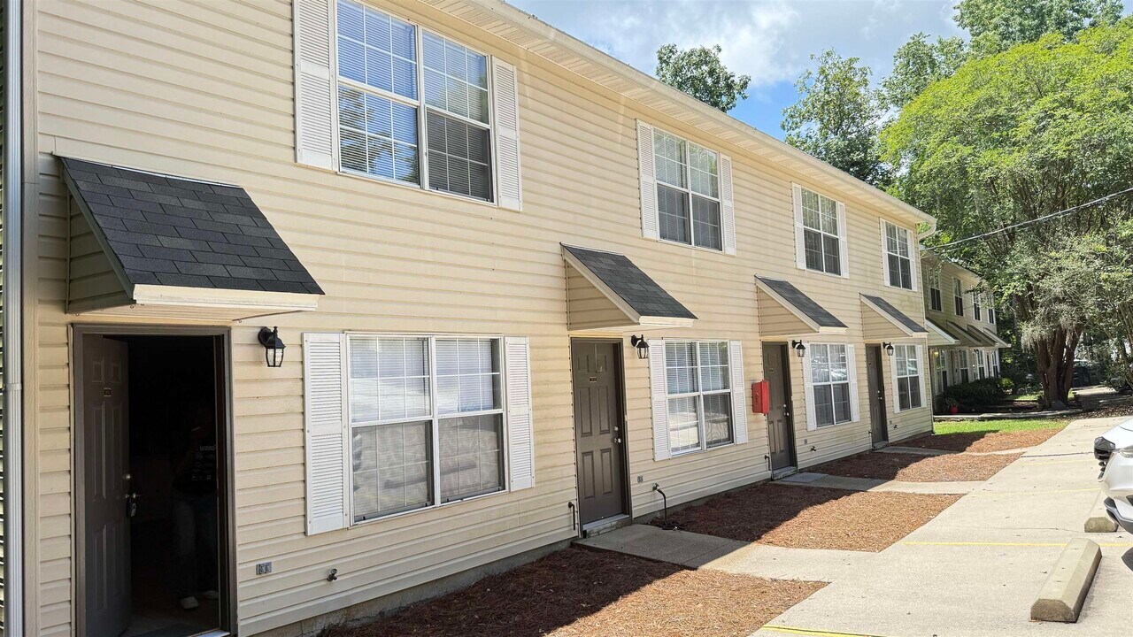 1917 Larette Dr in Tallahassee, FL - Building Photo