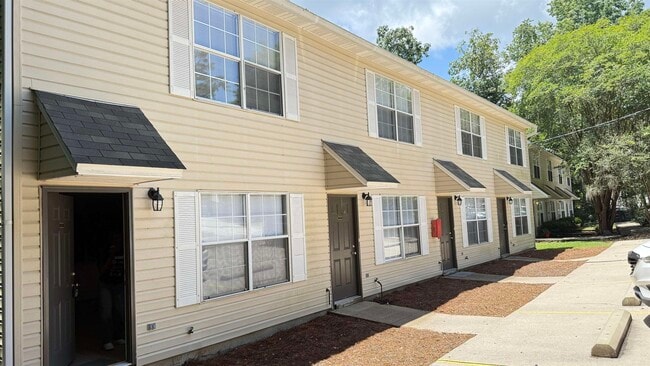 property at 1921 Larette Dr