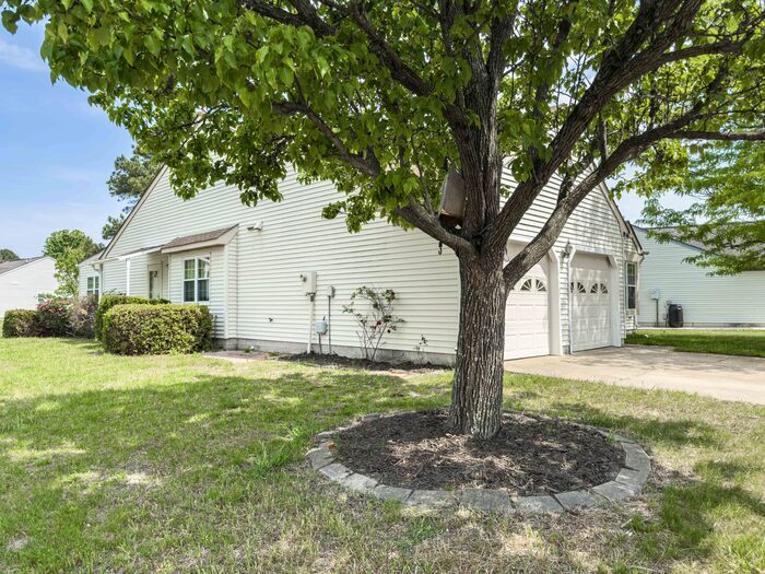 1944 Lewisham Way in Virginia Beach, VA - Building Photo