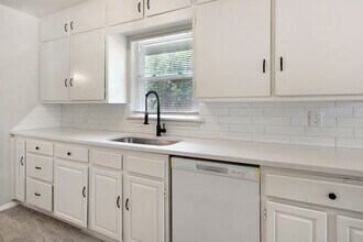 730 N College St in Edmond, OK - Building Photo - Building Photo