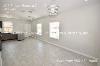 902 Sugar Gdn Dr in Pharr, TX - Building Photo - Building Photo