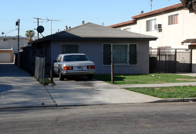 534-536 Hyde Park Pl in Inglewood, CA - Building Photo - Building Photo