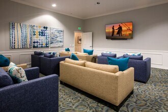 55+ FountainGlen Grand Isle in Murrieta, CA - Foto de edificio - Building Photo