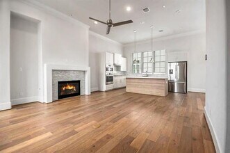 9663 Kings Cross Station in Houston, TX - Building Photo - Building Photo