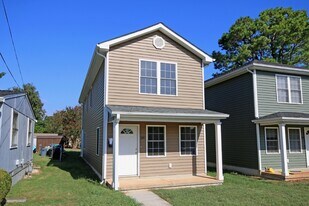 1141 St Clair Ave in Charlottesville, VA - Building Photo