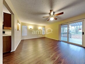 6785 Upland Ct in Florence, KY - Foto de edificio - Building Photo