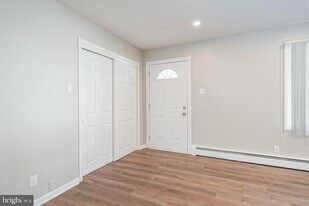 611 Fries Mill Rd in Clayton, NJ - Building Photo
