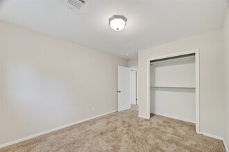 1810 Indian Shores Rd in Crosby, TX - Building Photo - Building Photo