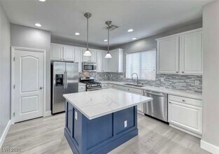 9020 Boston Springs Ave in Las Vegas, NV - Building Photo - Building Photo