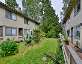 Forest Park Apartments in Reedsport, OR - Building Photo - Building Photo