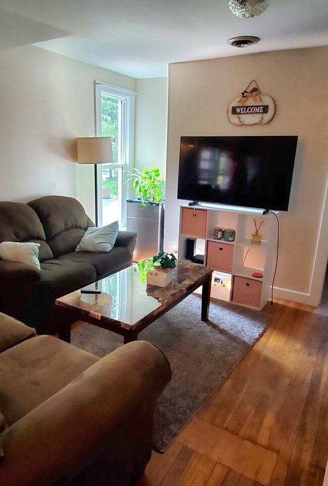 1009 Porter Ave, Unit 1009 upstairs