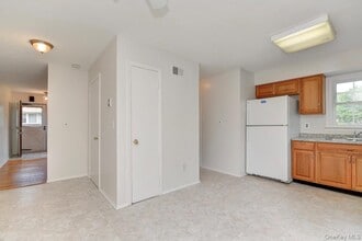 28 Alan Rd in Spring Valley, NY - Building Photo - Building Photo