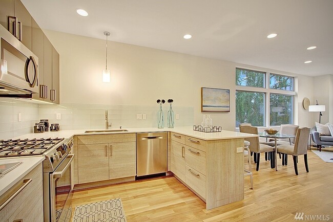 4128 36th Ave SW, Unit A in Seattle, WA - Foto de edificio - Building Photo