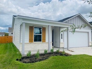 107 Bering Dr in Huntsville, TX - Building Photo - Building Photo