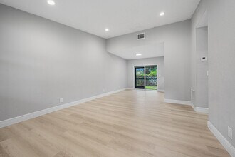 4670 Grove St in West Palm Beach, FL - Building Photo - Building Photo