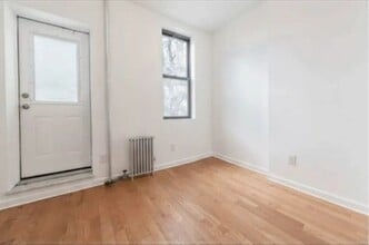 32 Garnet St, Unit GARDEN in Brooklyn, NY - Building Photo - Building Photo