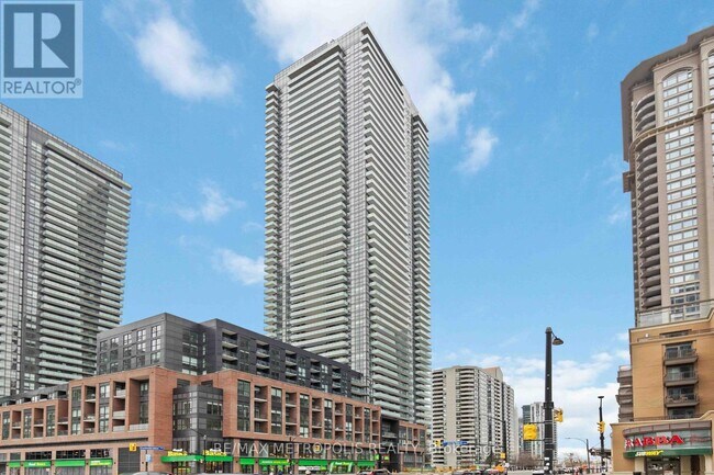 430-4430 Square One Dr in Mississauga, ON - Building Photo - Building Photo