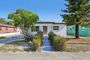 1911 22nd Ave S in St. Petersburg, FL - Building Photo