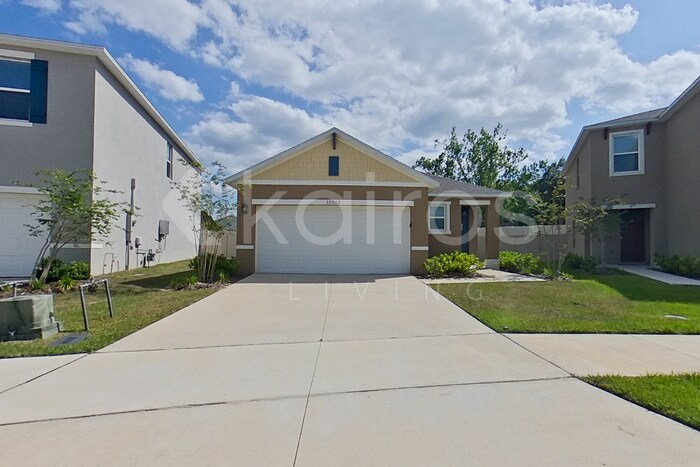32002 Katelin Cir in Leesburg, FL - Building Photo